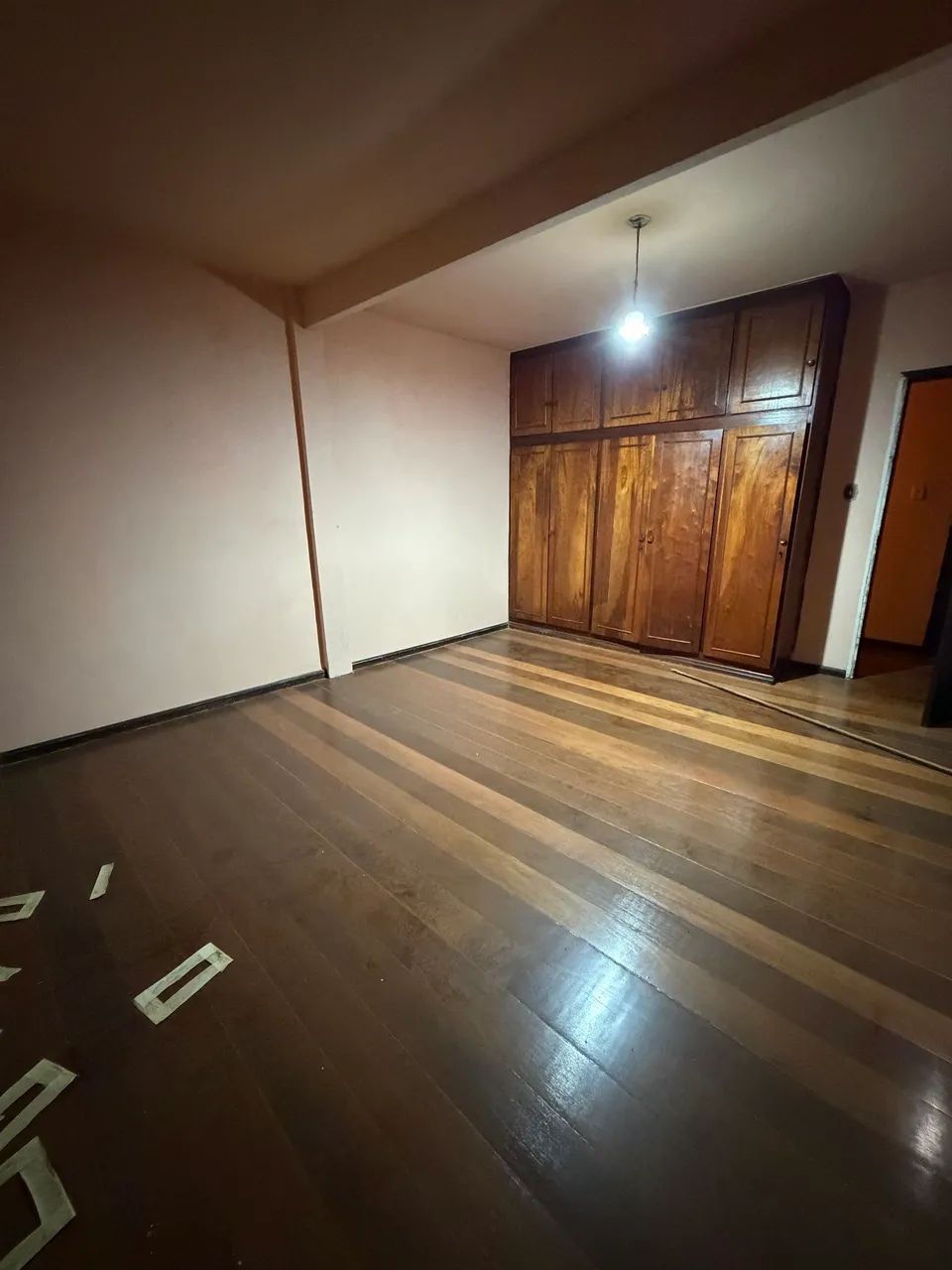 CASARÃO 5 QUARTOS PODENDO SER COMERCIAL  - Foto 2