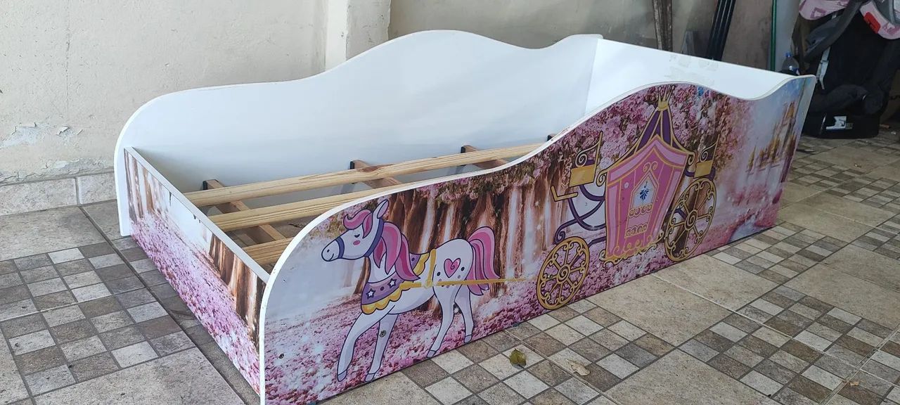 Cama carruagem infantil com colchão  - Foto 2