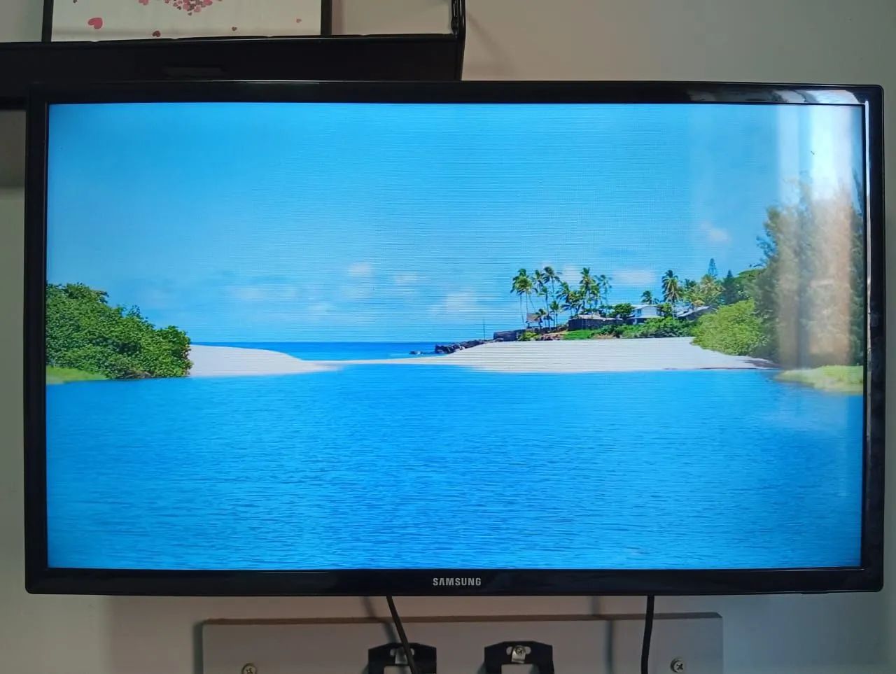 TV Samsung LCD 25 Polegadas. NÃO É SMART. Pode ser usada como monitor. Em até 2x no crédit