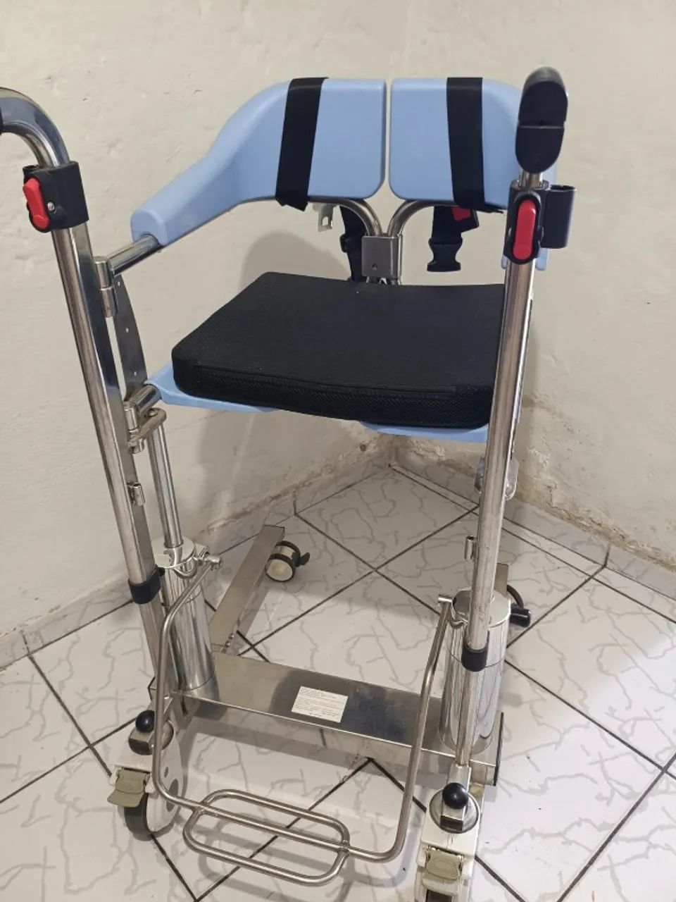 Cadeira de transferência de pacientes com dificuldade para se locomover - Foto 5