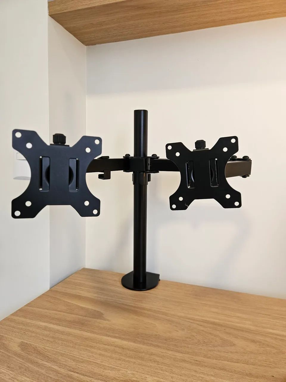 Suporte duplo para monitores
