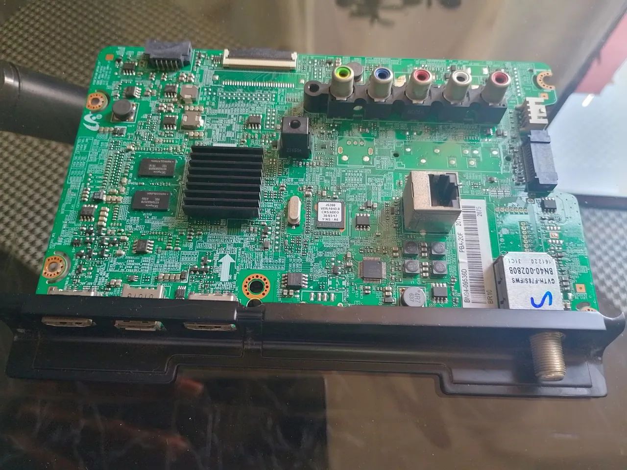 Vende-se placa principal TV Samsung 48 polegadas wi-fi tá Nova modelo UN48J5200AG - Foto 3