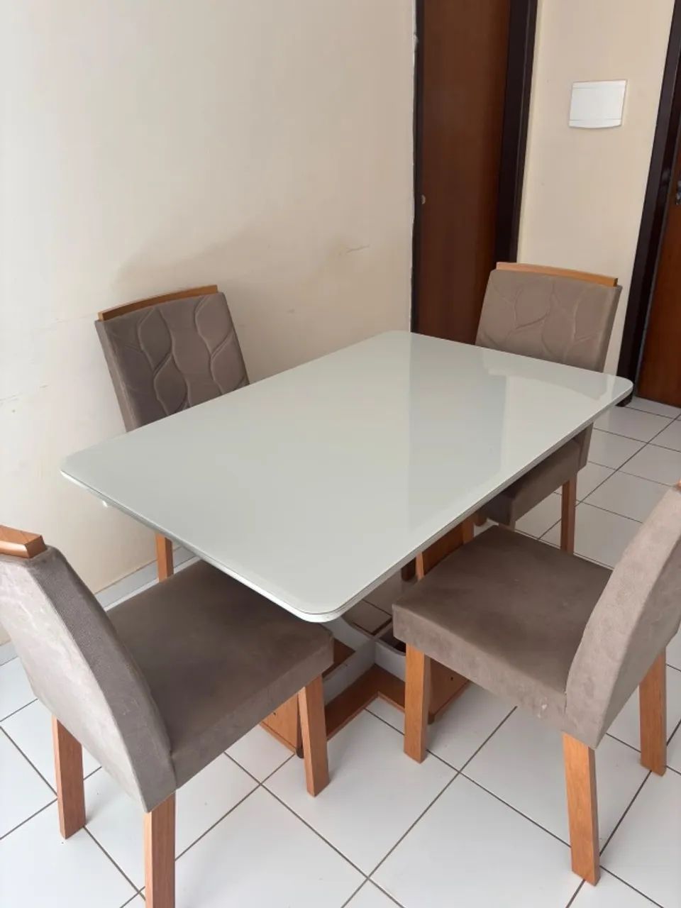 Mesa 4 cadeiras 