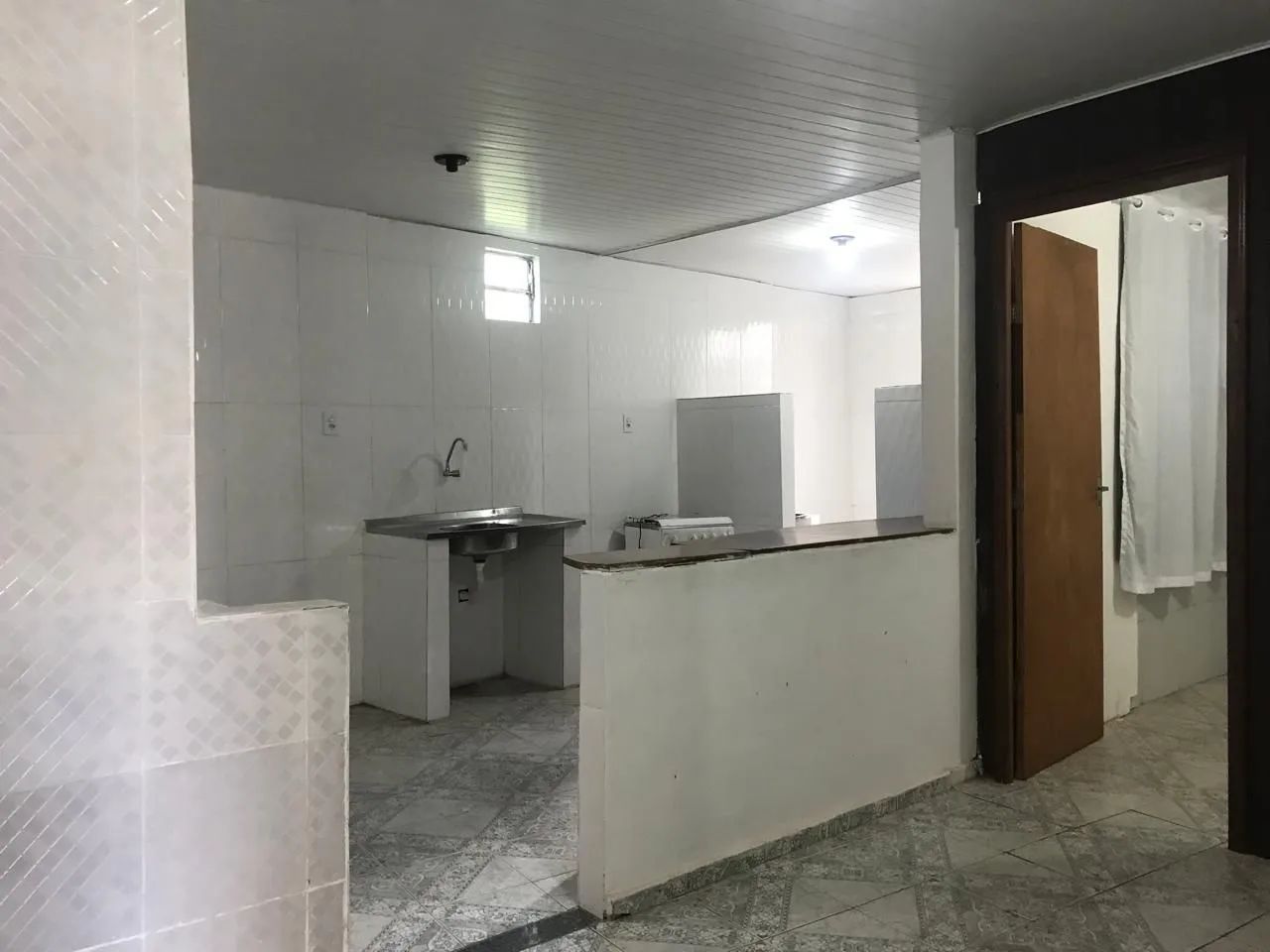 Alugo kit net de preferência para solteiro(a)