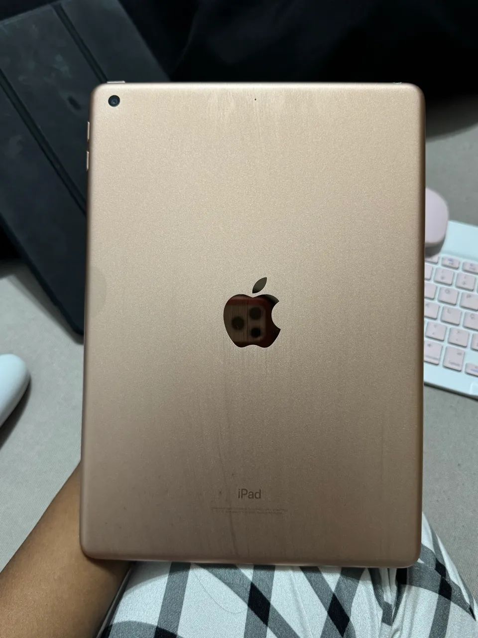 Ipad 6 geração + película + capa + caneta + teclado e mouse - Foto 3