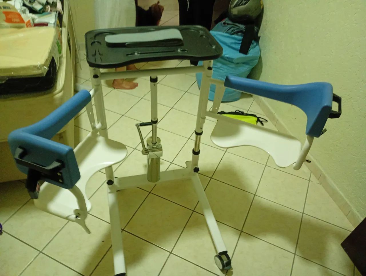 Cadeira de hospital abre e fecha  - Foto 4