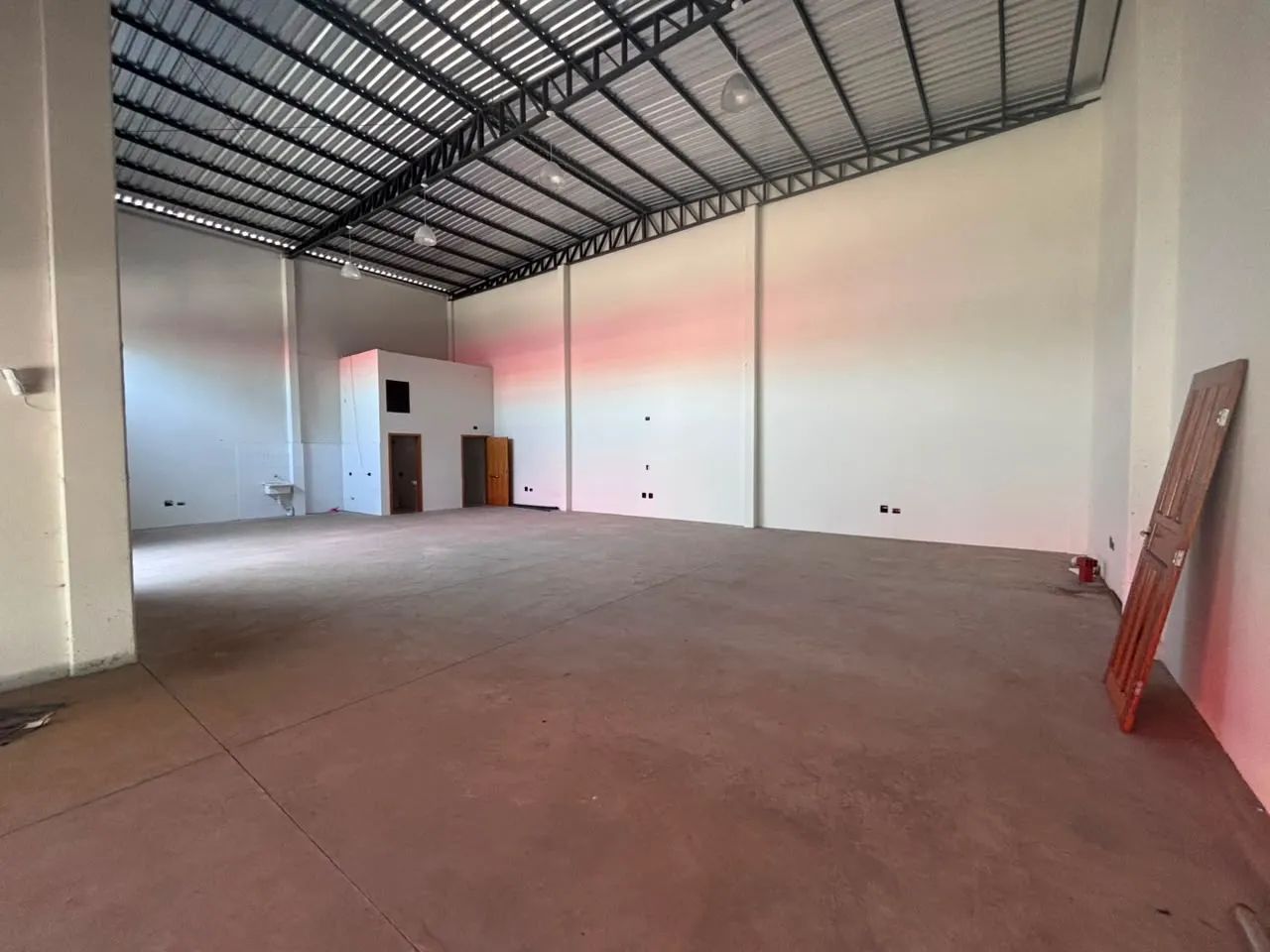 Galpão Comercial com 203 m², 3 Vagas - Zona 06, Maringá/PR - Foto 3