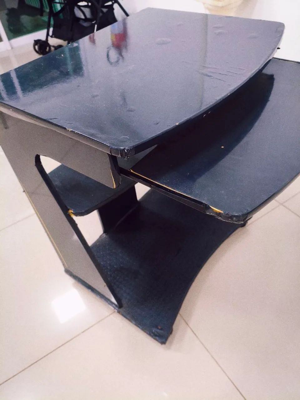 Mesa de Computador Compacta com Rodas e Suporte Retrátil - Foto 4
