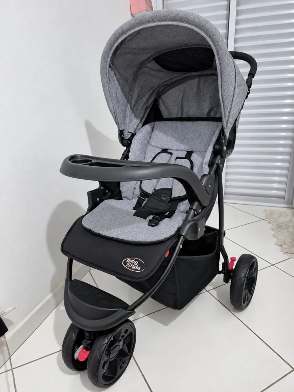 Carrinho de bebê + bebê conforto