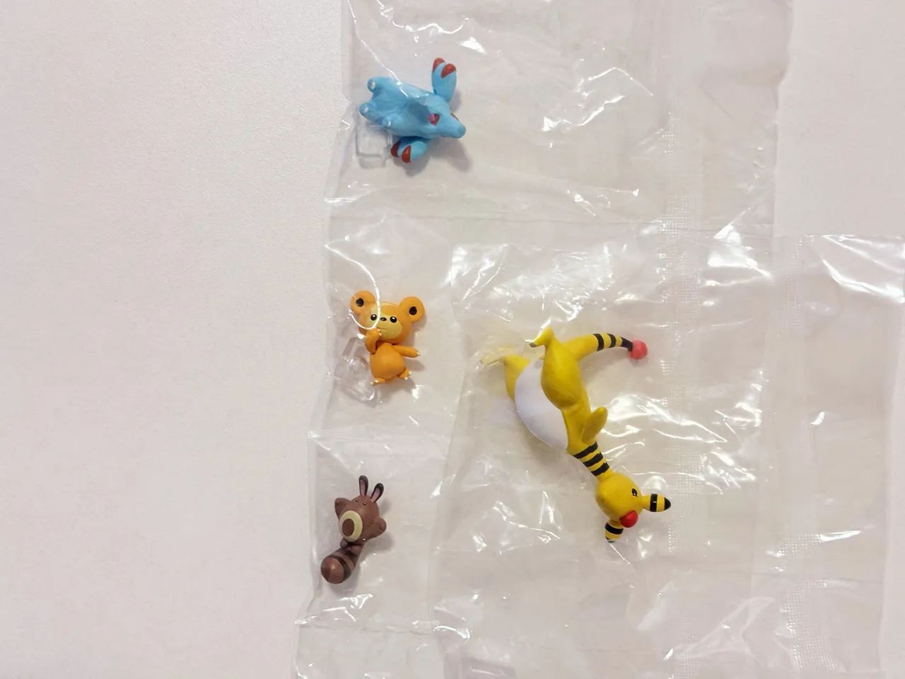 Lote com 4 figuras Pokémon - escala 1/20 - Foto 2