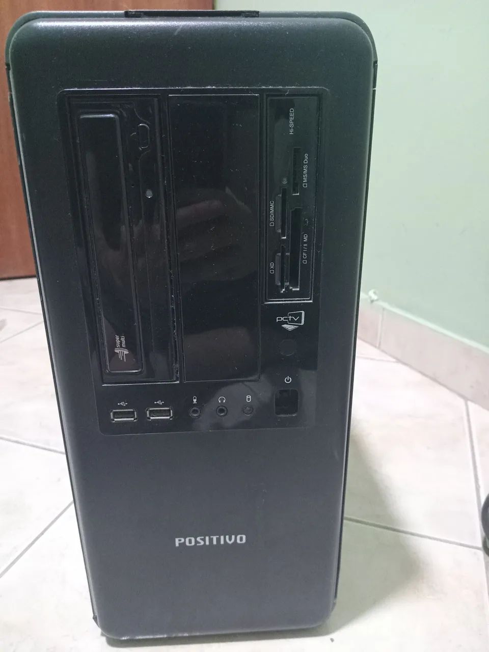 Computador da Positivo antigo,  porém funcional