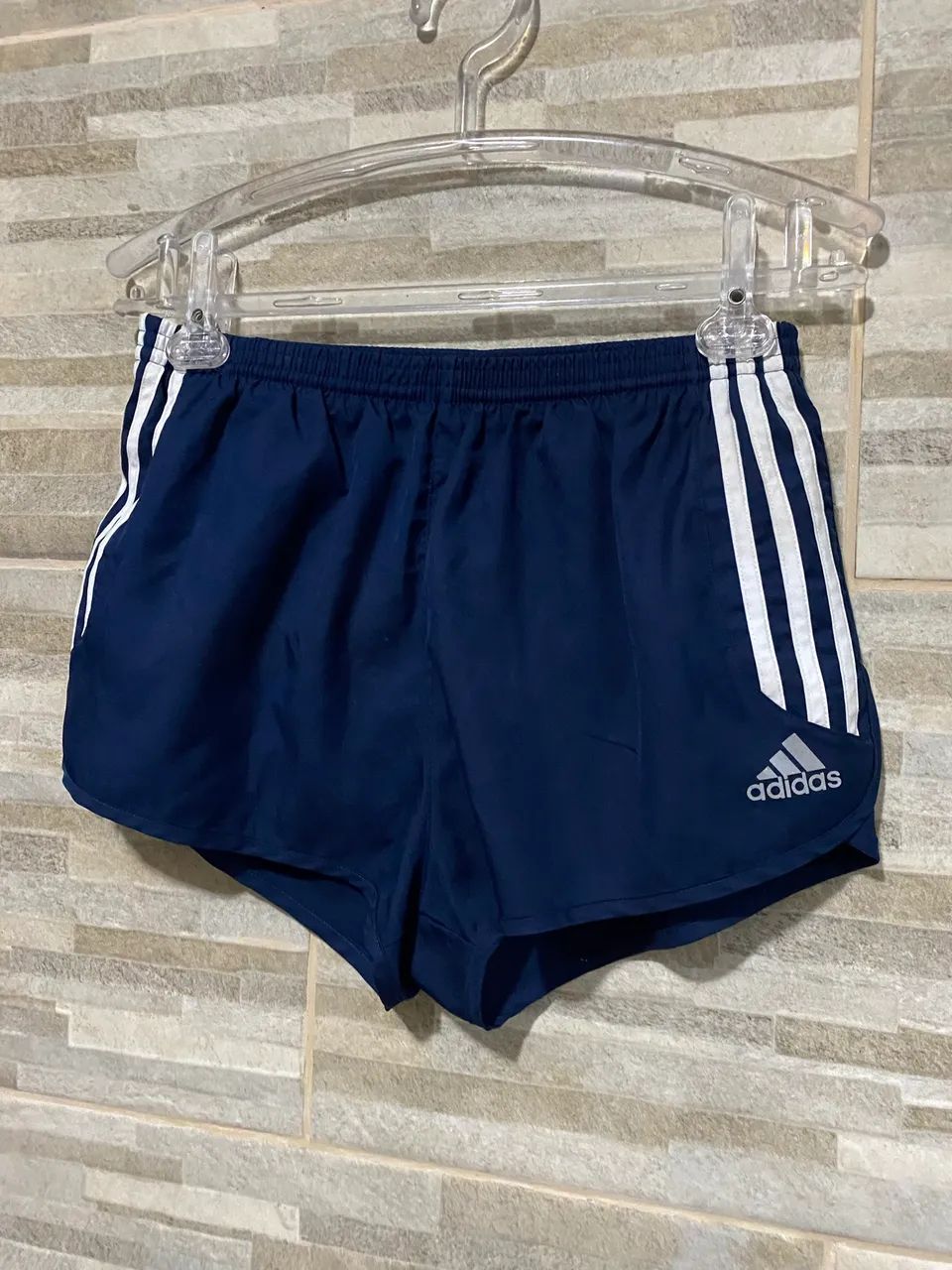 Shorts da Adidas tamanho P modelo retrô  - Foto 4