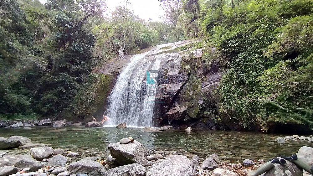 SÍTIO COM MATA E ACESSO Á 3 CACHOEIRAS EM ENG.PASSOS-RJ