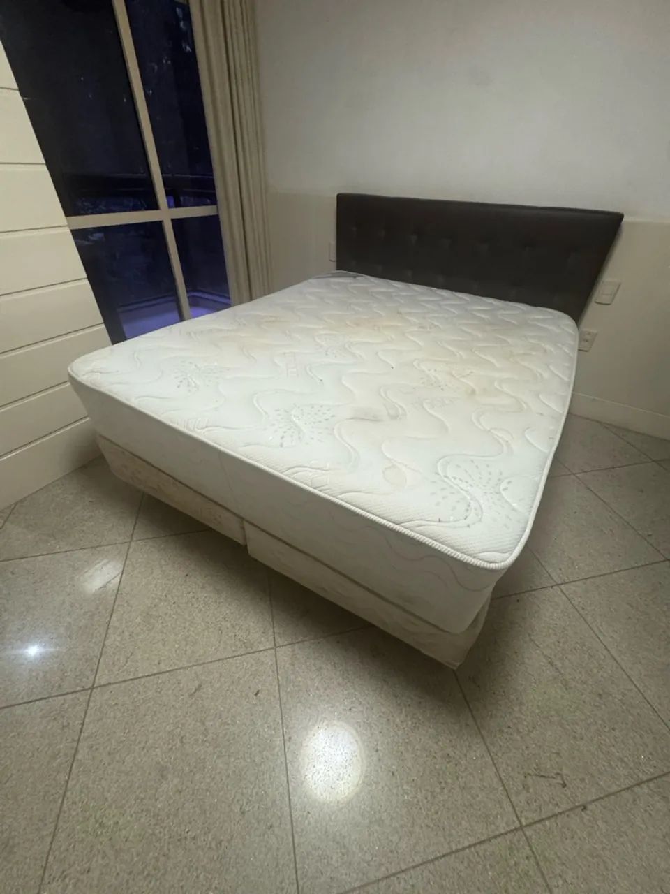 Cama queen size com colchão  - Foto 2
