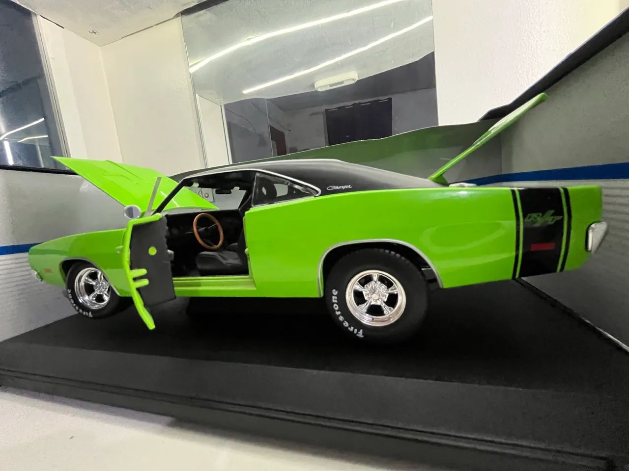 Miniatura Maisto Dodge Charger RT 1/18 - Foto 4