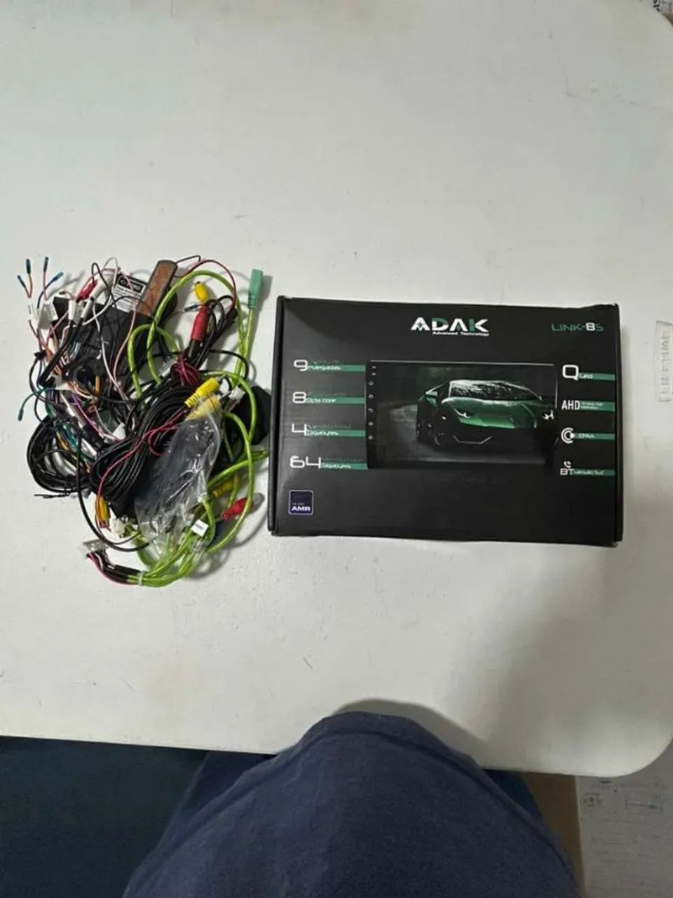 Mídia marca ADAK, 9 polegadas para Carro, com cabos de instalação, Câmera de ré e suporte 