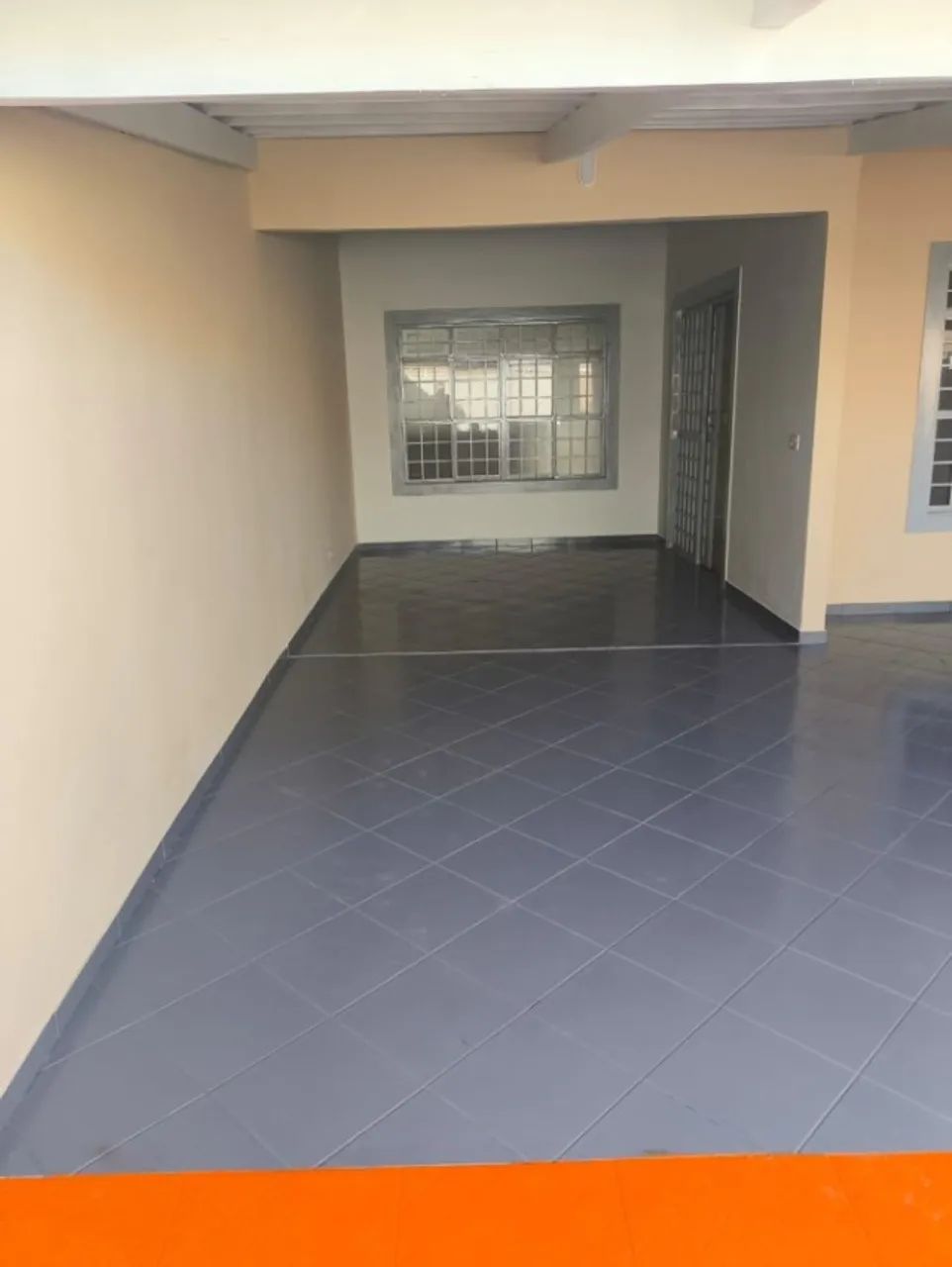 Casa 3 Quartos (1 Suíte) | Terreno 300m² | 2 Vagas | Ótima Localização
