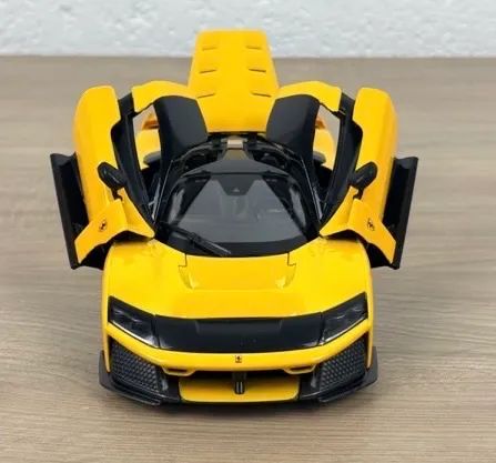 Vendo Ferrari F80 amarela Bburago 1:24 caixa  - Foto 2