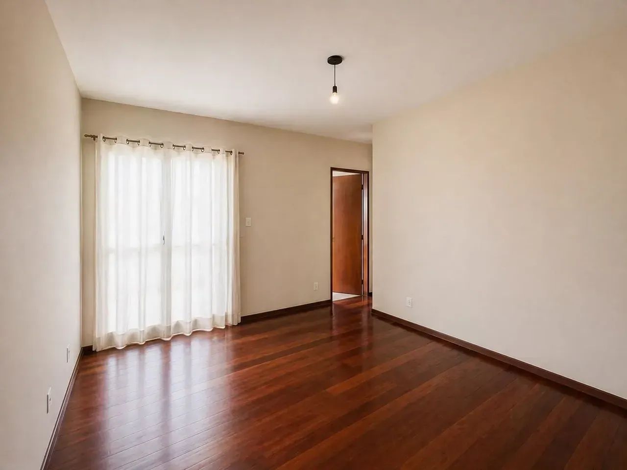 Lindo apartamento no São Mateus com dois quartos e duas varandas e suíte! Prédio com eleva