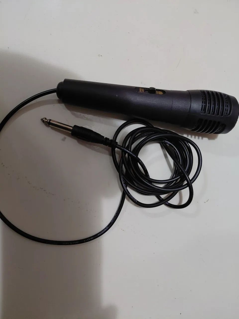 Microfone  com saída para caixa de amplificador 