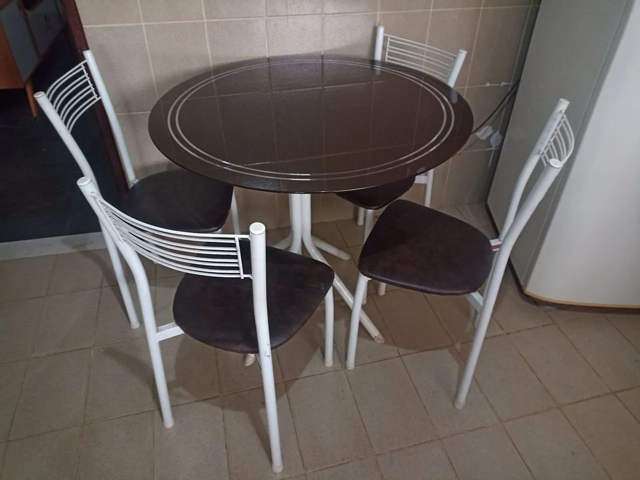 Mesa de cozinha semi nova  - Foto 3