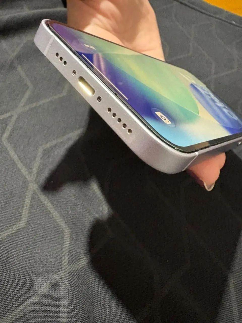 iPhone 14 lilás 