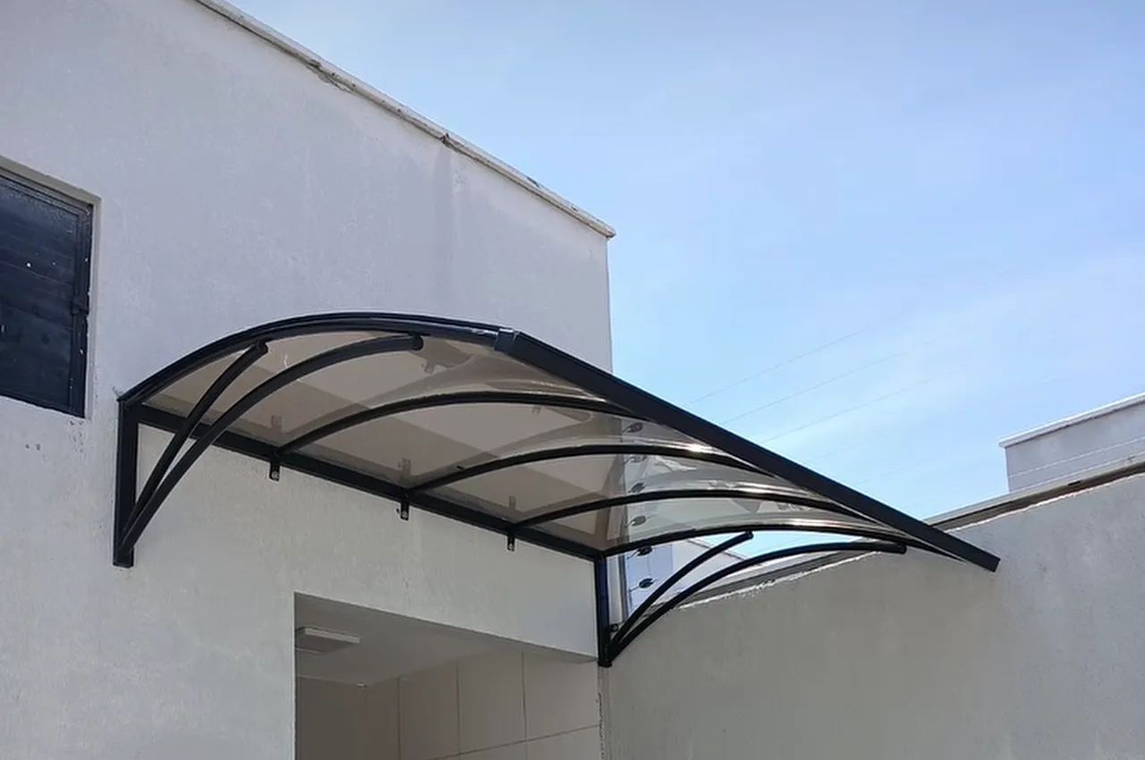 Toldo fixo em policarbonato 