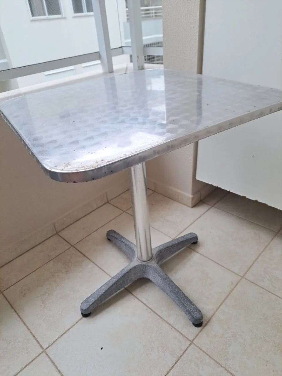 Mesa 2 lugares e cadeiras