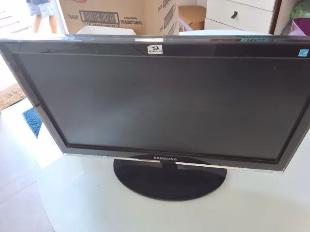 Monitor sanssung com marcas na tela, funcionando