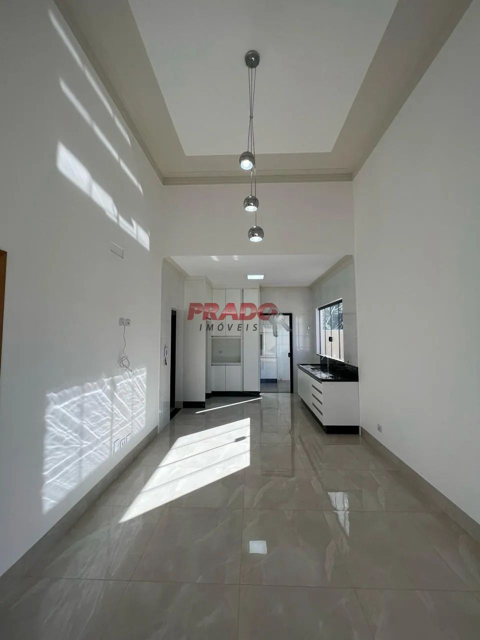 Casa para alugar em Maringá, Jardim Rebouças, com 3 quartos, com 100 m² - Foto 2