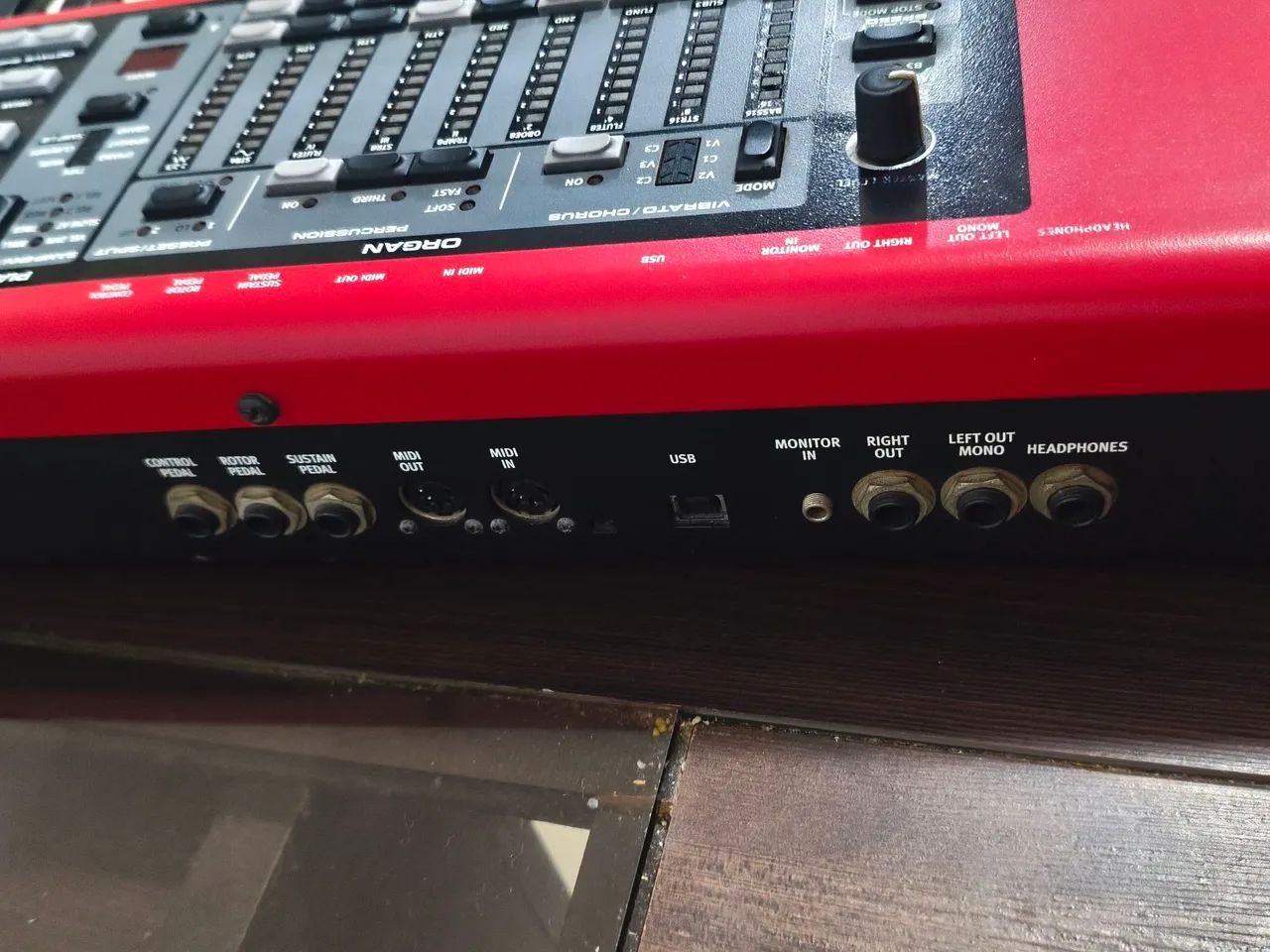Teclado Nord Eletro 3 73 com capa - Foto 2