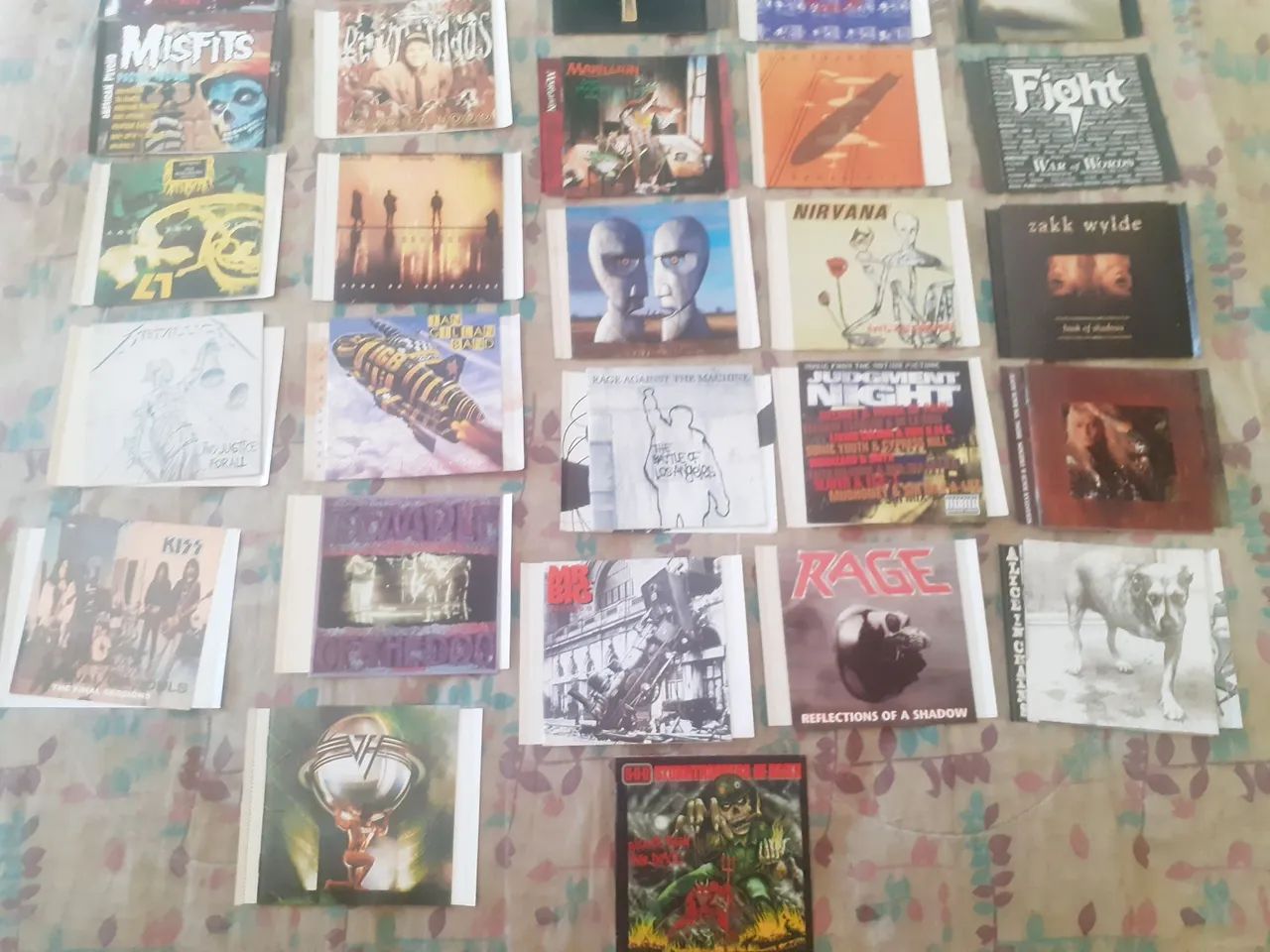 DEZENAS DE CAPAS E CONTRA CAPAS CDS ROCK METAL LEIA O ANÚNCIO  - Foto 2