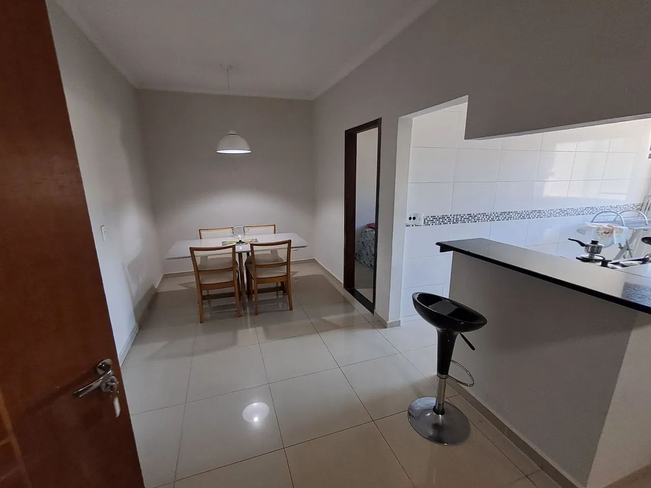 Mobiliado 2 suítes, 90m2 Pólo de Modas do Guará 