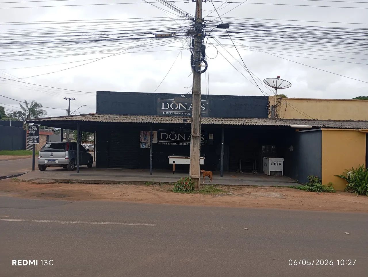 Aluga se ponto comercial de esquina na avenida principal . 