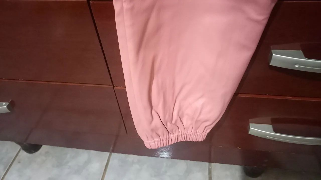 Calça em courino rosa. Tamanho M.  - Foto 4
