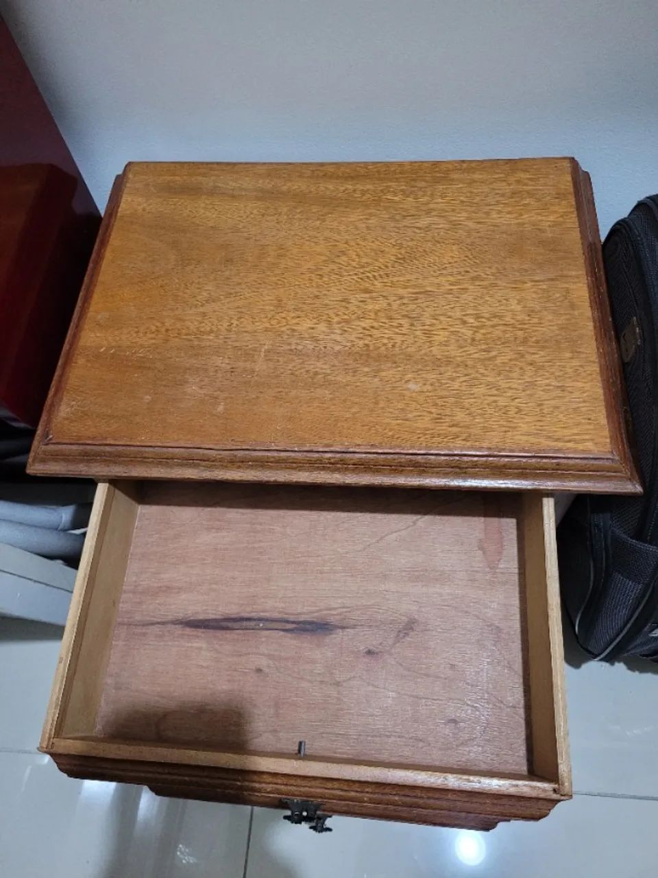 Mesa de cabeceira com vidro  - Foto 2