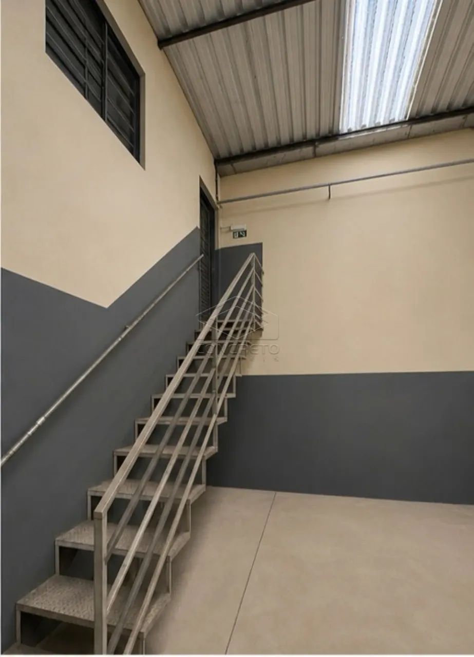 EXCELENTE GALPÃO AMPLO COM PISO CONCRETADO E ÓTIMA ESTRUTURA - Foto 2