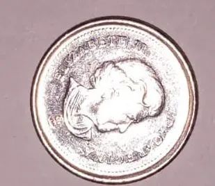 uma moeda de 10 centavos do Canadá datada de 2003