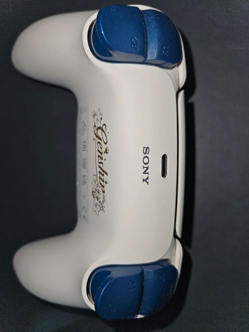 Controle PS5 DualSense genshin impact + Base Sony + Comic Anthology + copo playstation  - Foto 2
