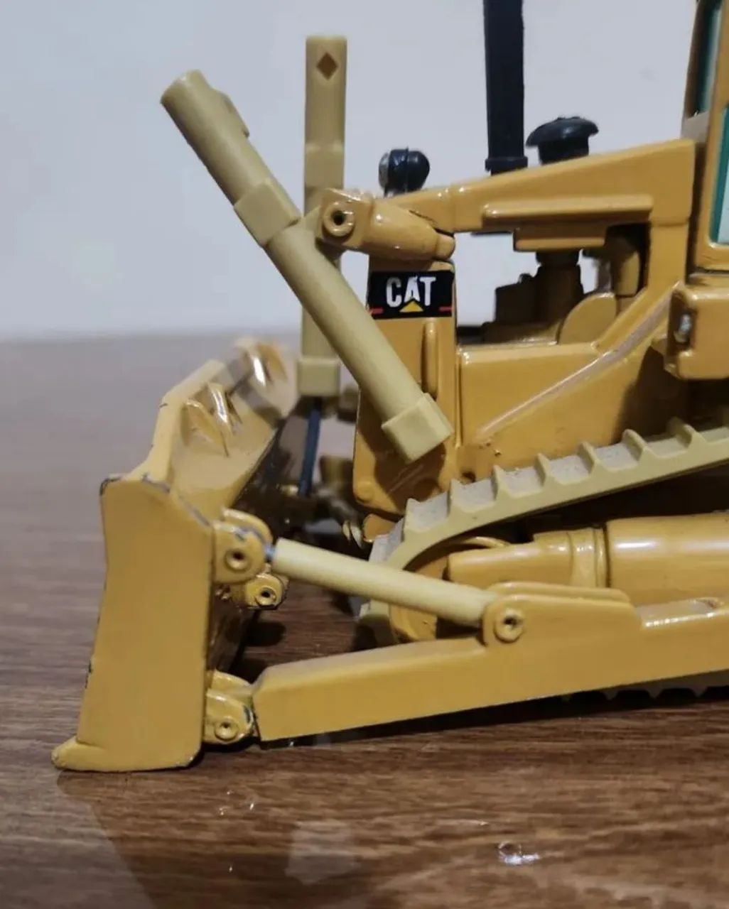 Miniatura Carrinho Trator de Esteiras D8R Caterpillar Anos 80