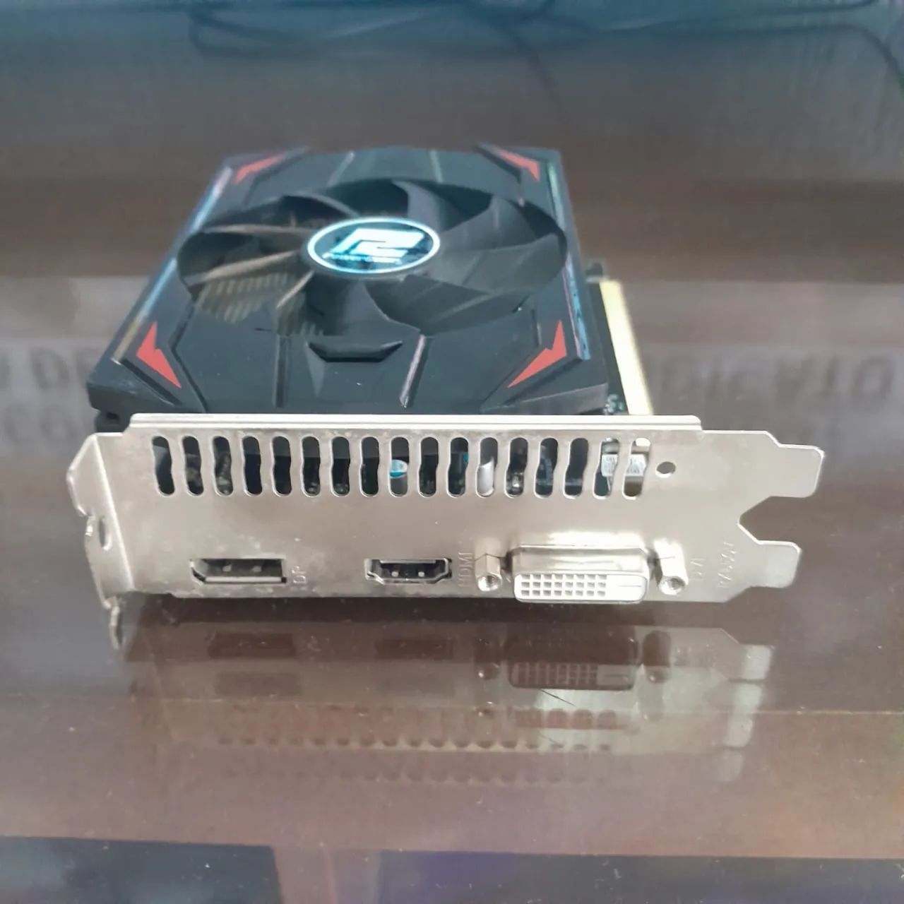 Placa de vídeo Rx 550 4GB com defeito.  Não dá vídeo. - Foto 4