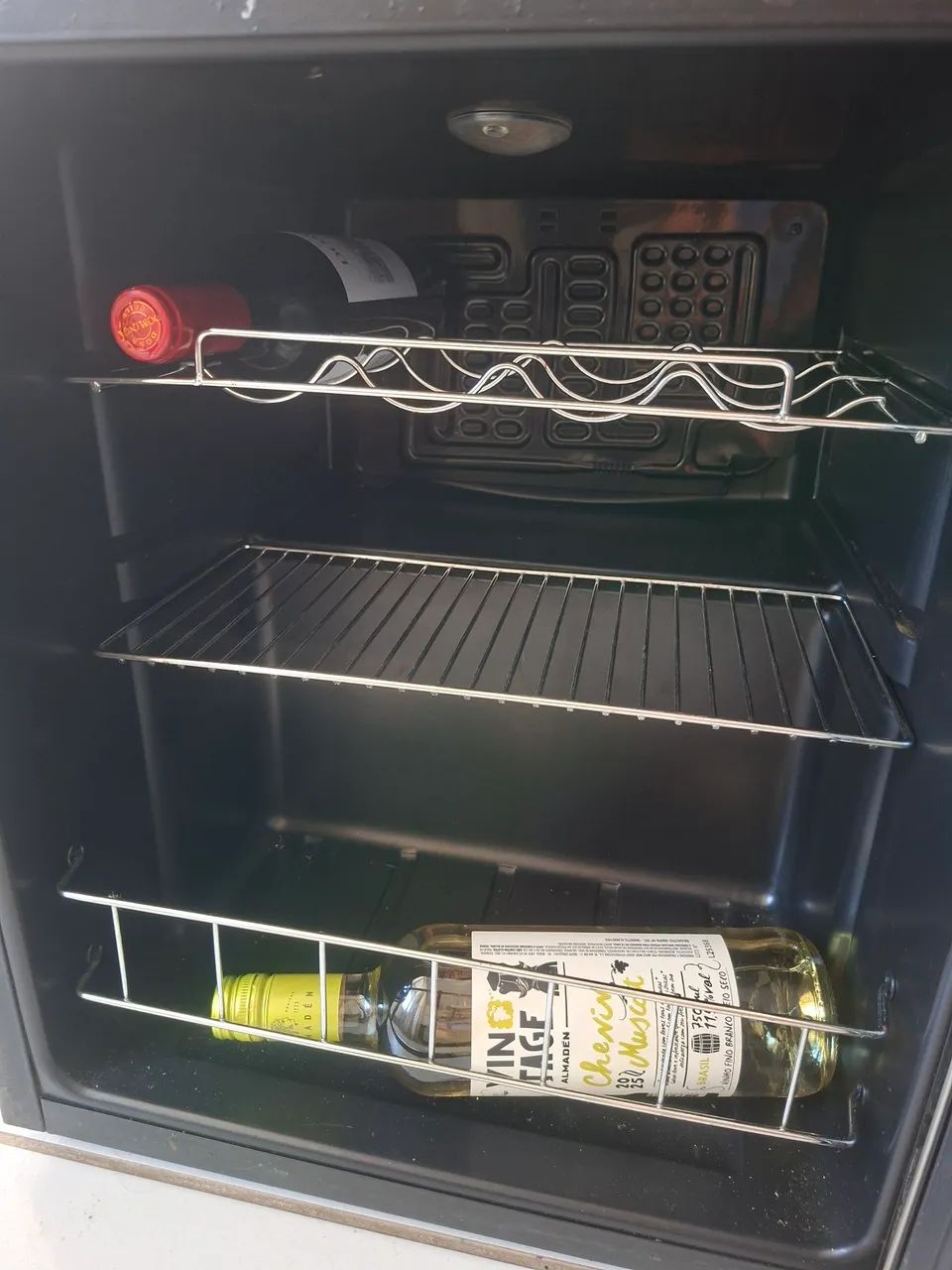 Adega climatizada Suggar