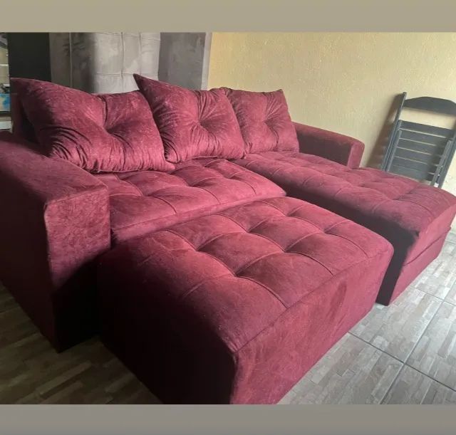 SOFÁ . Bem confortável. SOFÁ 