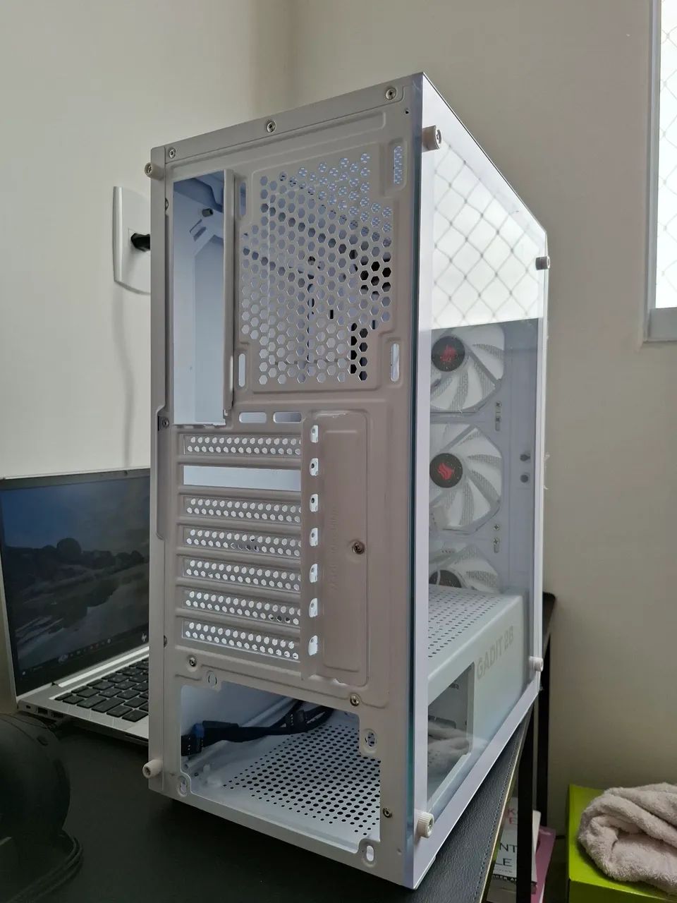 Gabinete Gadit 2B Gaming Case 3 fan's inclusas  - Foto 2