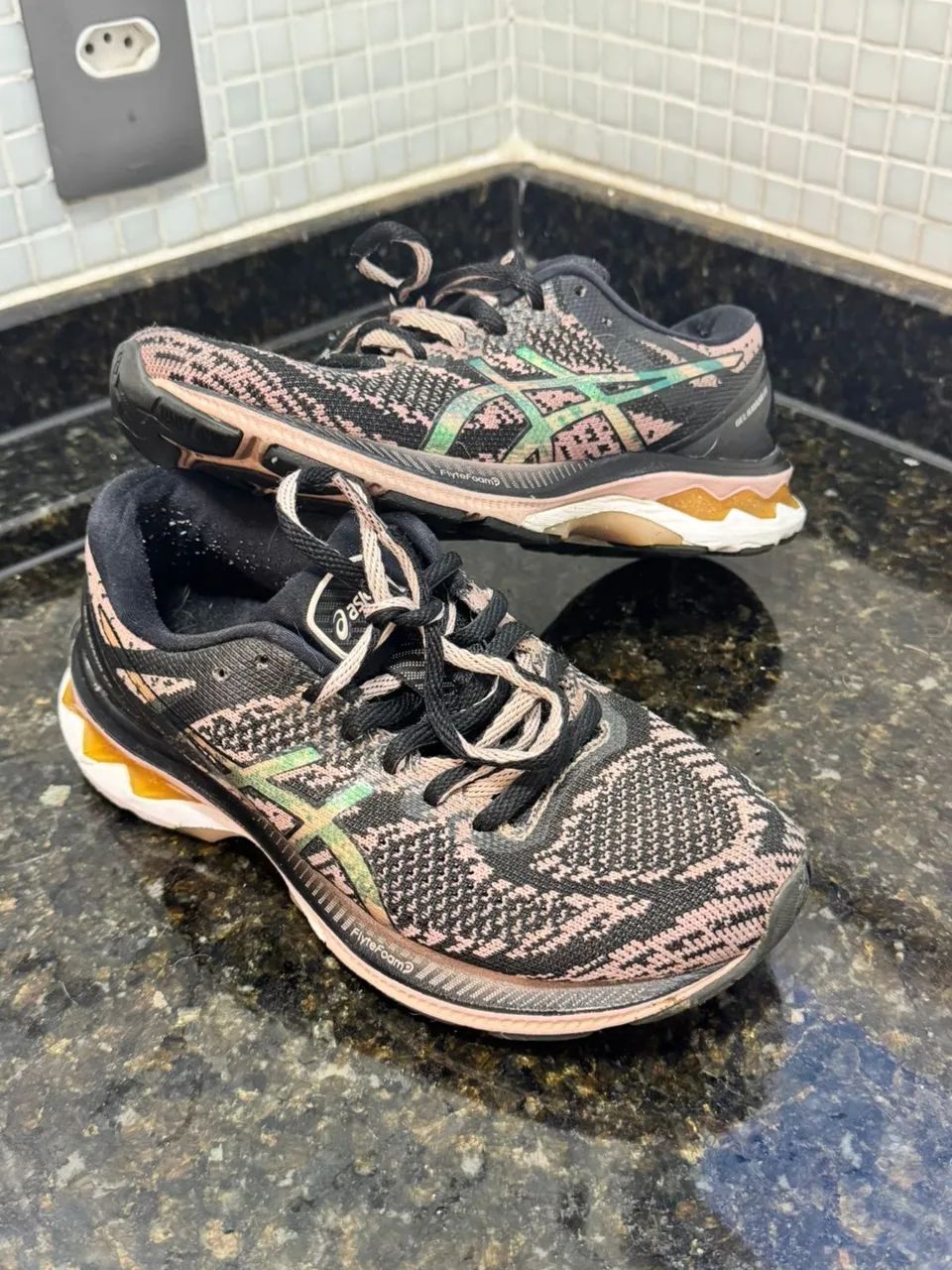 Vendo Tênis Asics Gel Kayano 27  Número 35