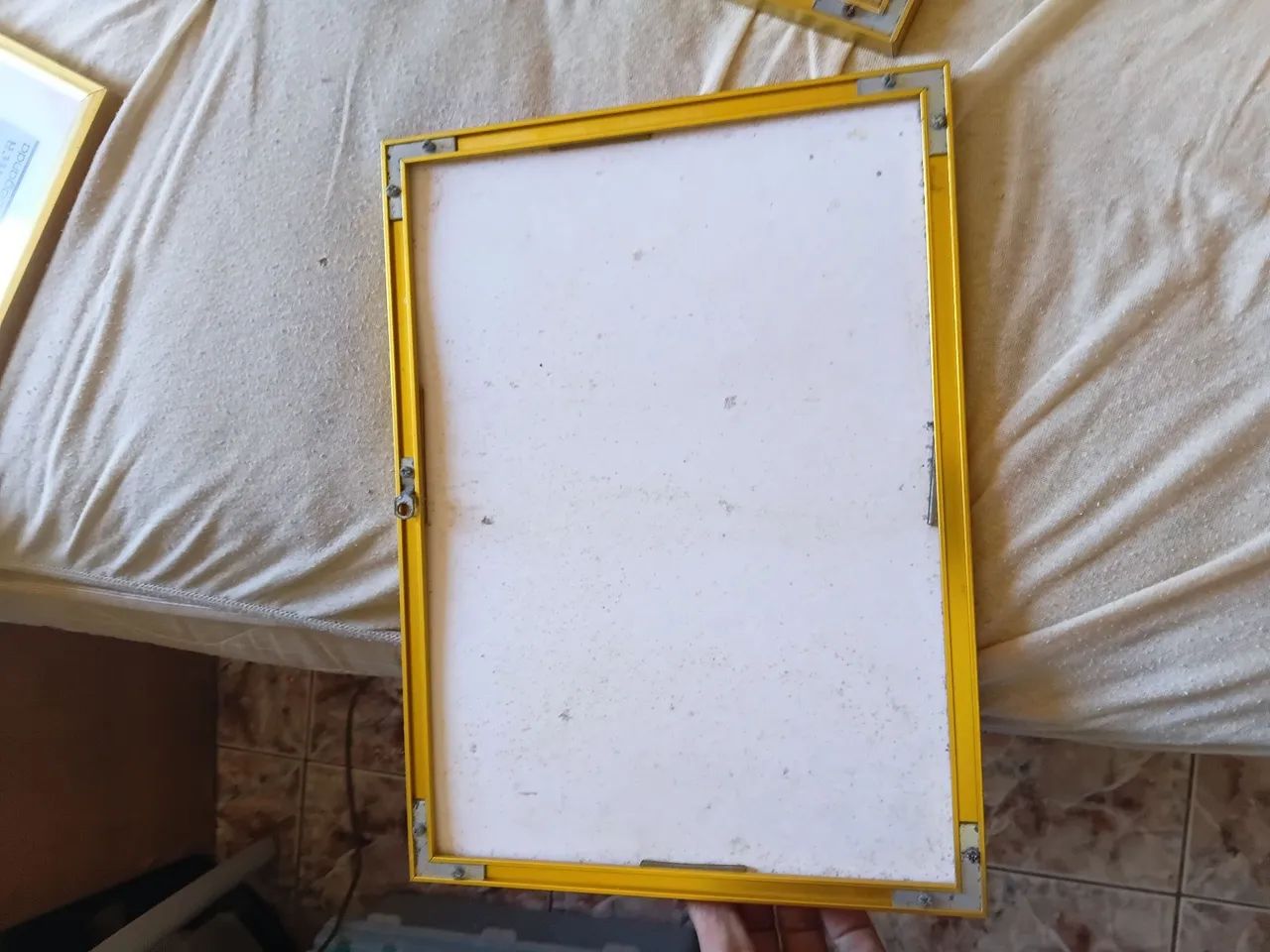 Vende-se 4 molduras novas de alumínio ,para Diplomas,fotos e etc..80 cada - Foto 5