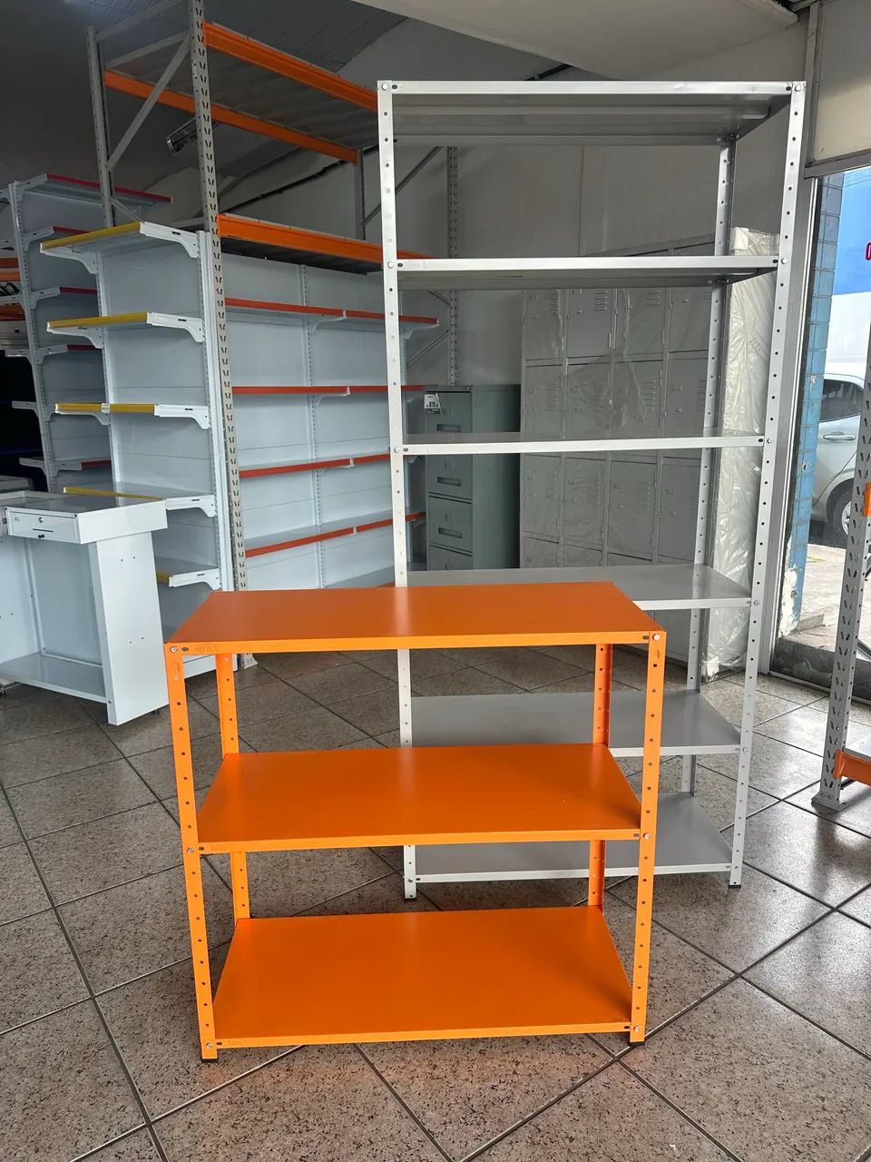 ESTANTE MINI EM AÇO 