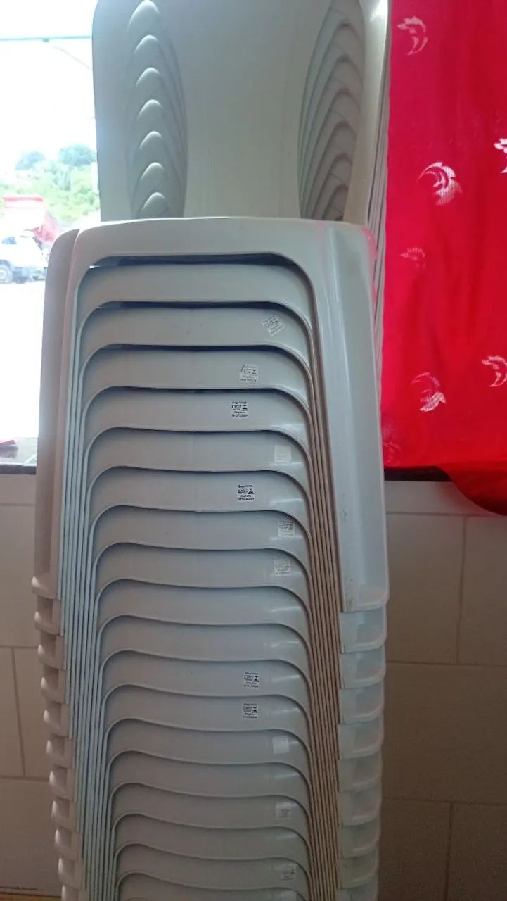 Vendo mesas cadeiras semi nova 