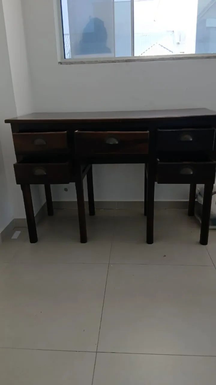 Escrivaninha de madeira rústica 