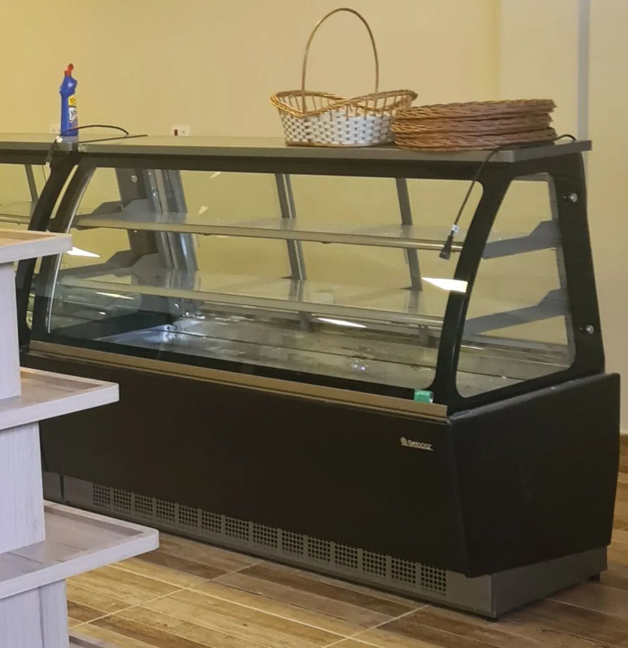 Vende-se Vitrine neutra gelopar - Foto 2